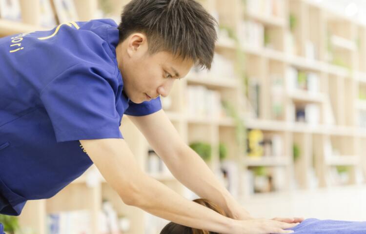 ③【中途】柔道整復師・募集!/給与32万円~/社保完備/研修充実